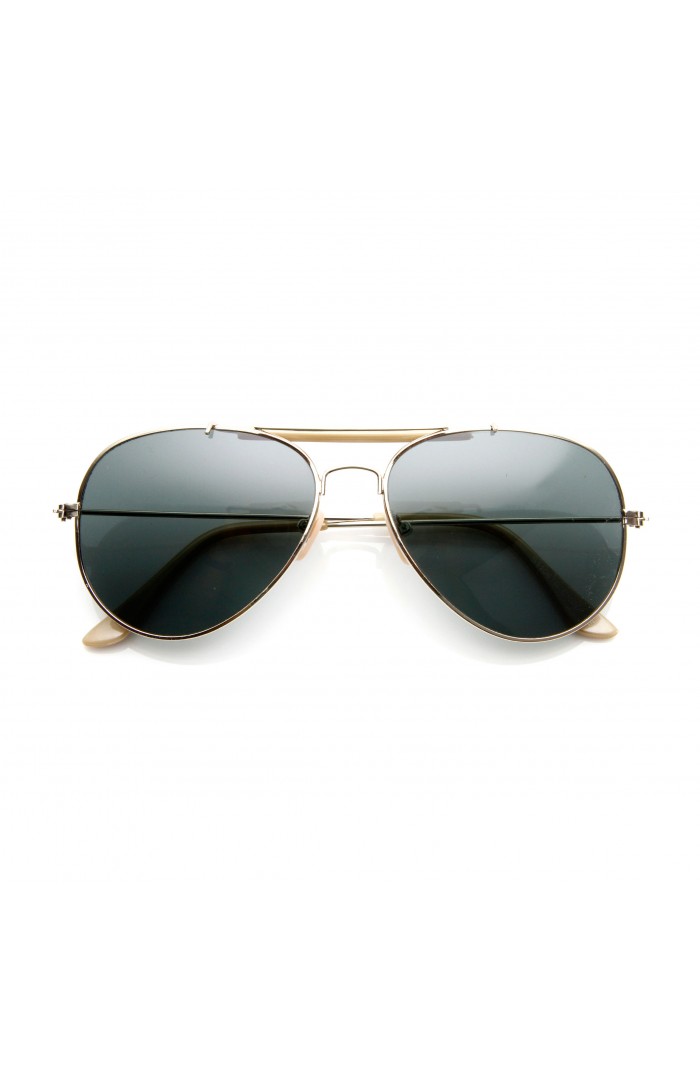 Classic metal aviator sunglasses